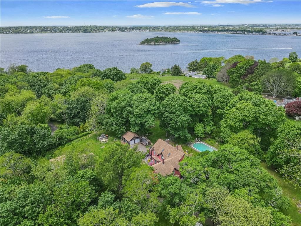 219 Nanaquaket Road - Photo 2
