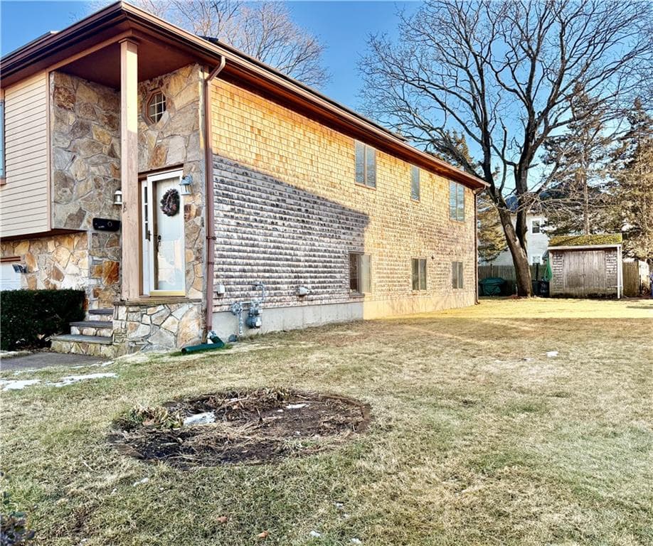 139 Suffolk Avenue - Photo 3