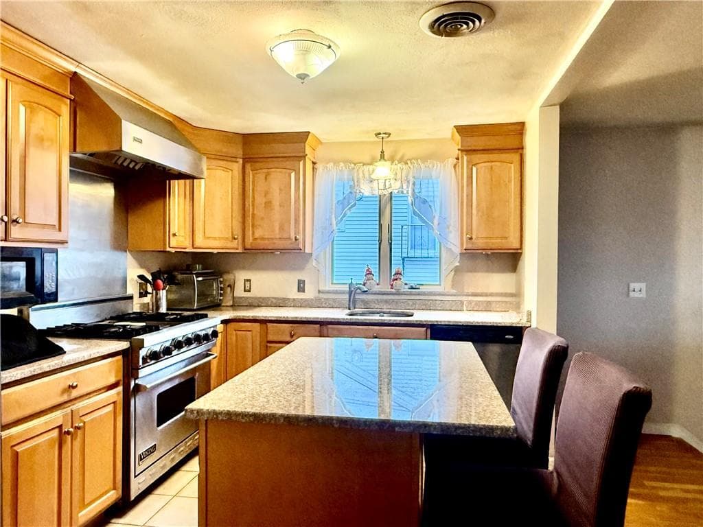 139 Suffolk Avenue - Photo 5