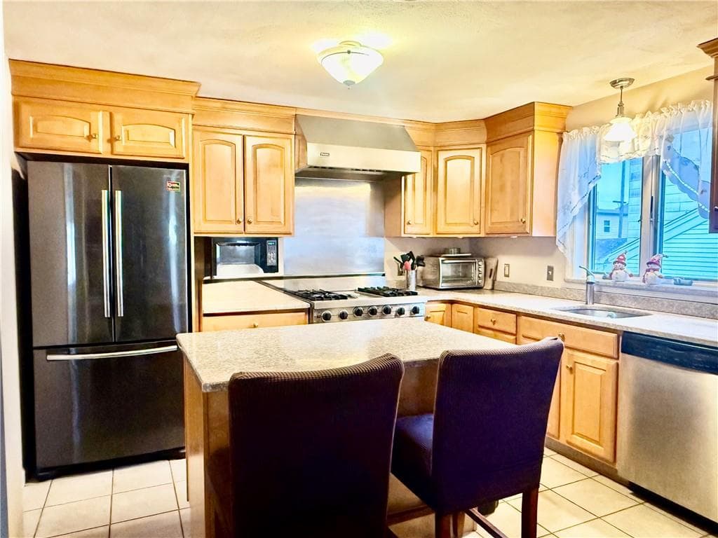 139 Suffolk Avenue - Photo 4