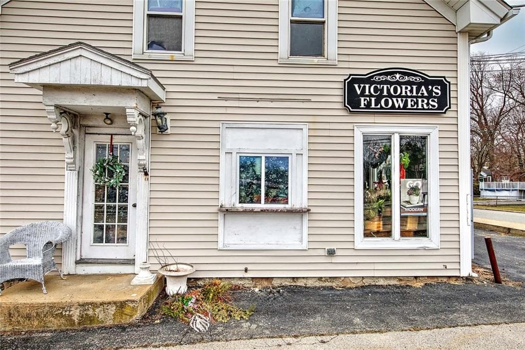 606 Metacom Avenue - Photo 5