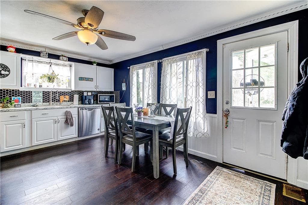 33 Maple Leaf Road - Photo 4