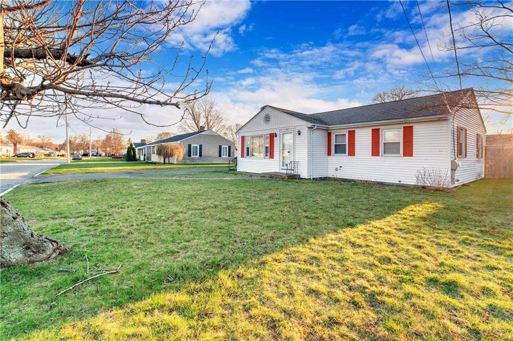 92 Weeden Avenue - Photo 2
