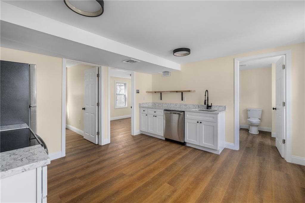 41 East Transit Street - Photo 2