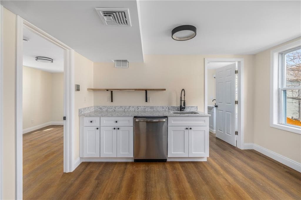 41 East Transit Street - Photo 3
