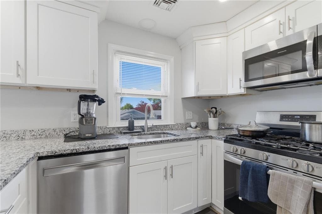 49 Sampson Avenue - Photo 2