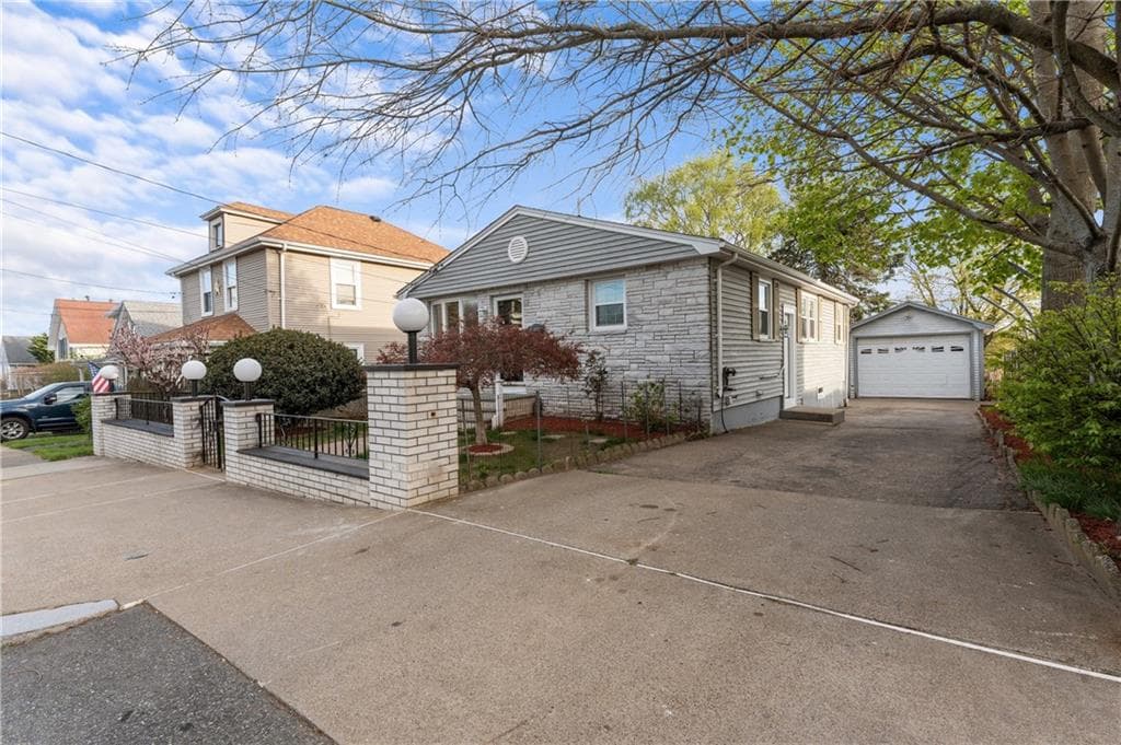 251 Juniper Street - Photo 2