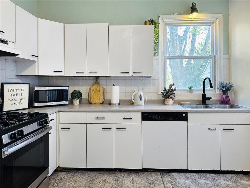 18 Adelphi Avenue - Photo 5