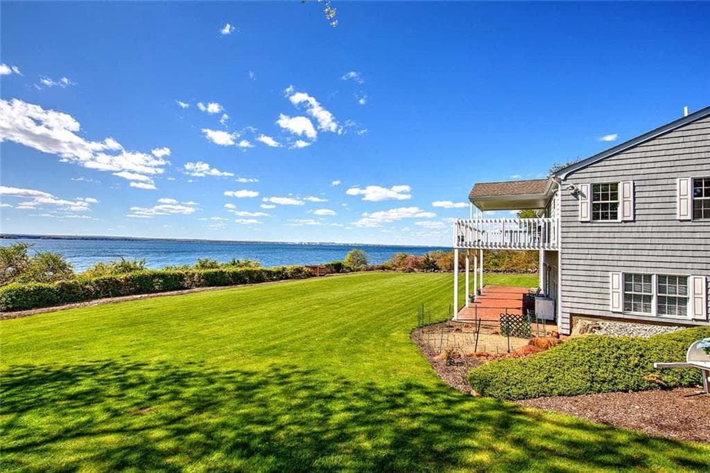585 Seaside Drive - Photo 2