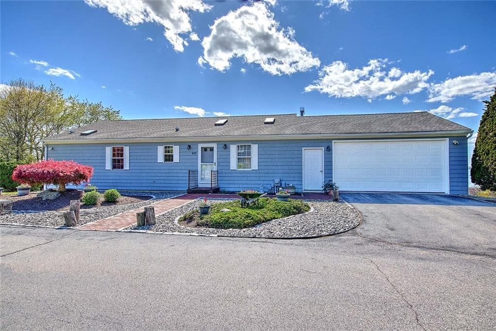 585 Seaside Drive - Photo 3