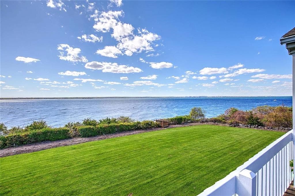 585 Seaside Drive - Photo 4
