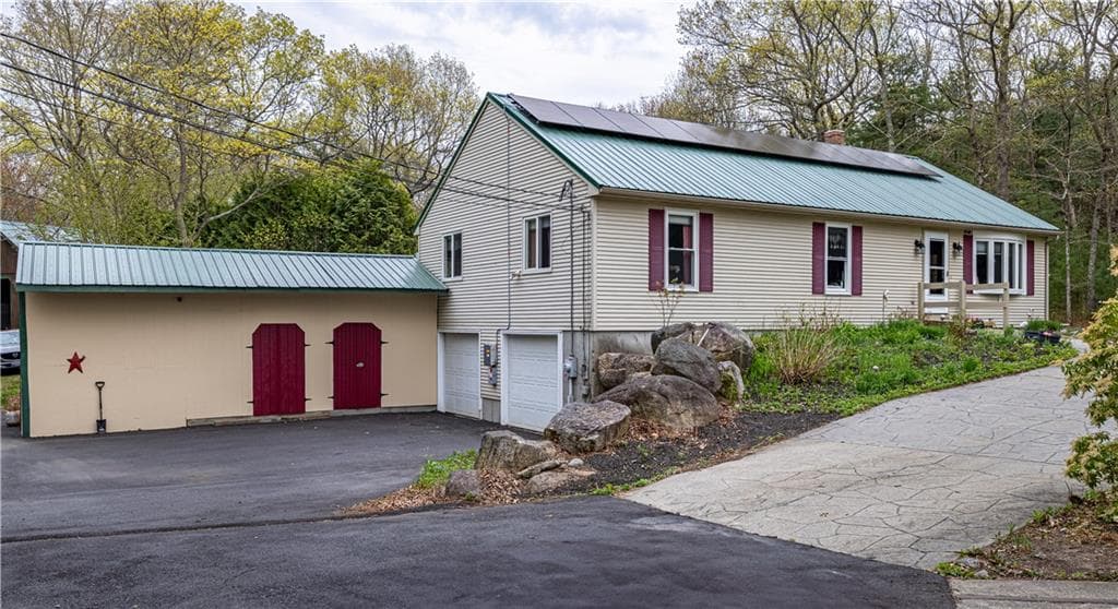 956 Reynolds Road - Photo 2