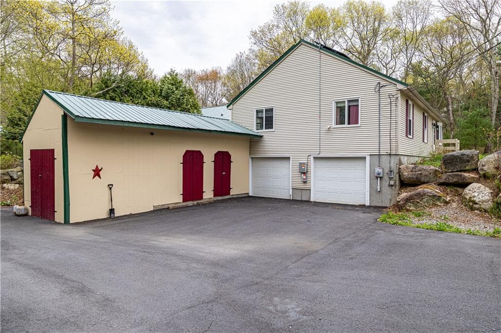 956 Reynolds Road - Photo 3