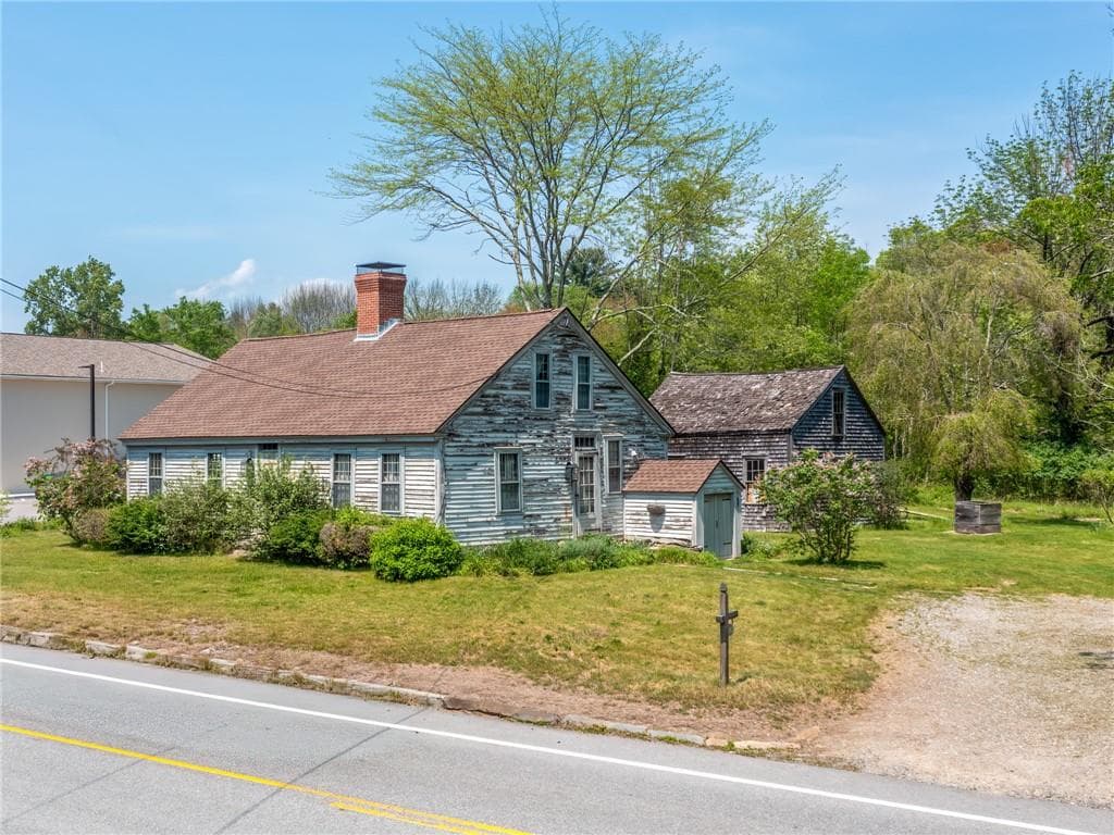 383 Putnam Pike - Photo 2