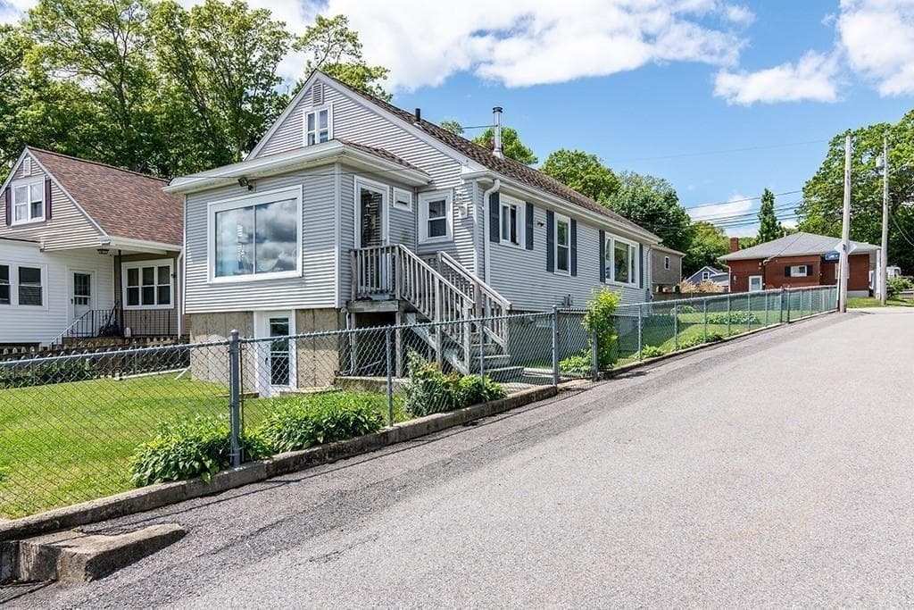 4 Lake Avenue - Photo 2