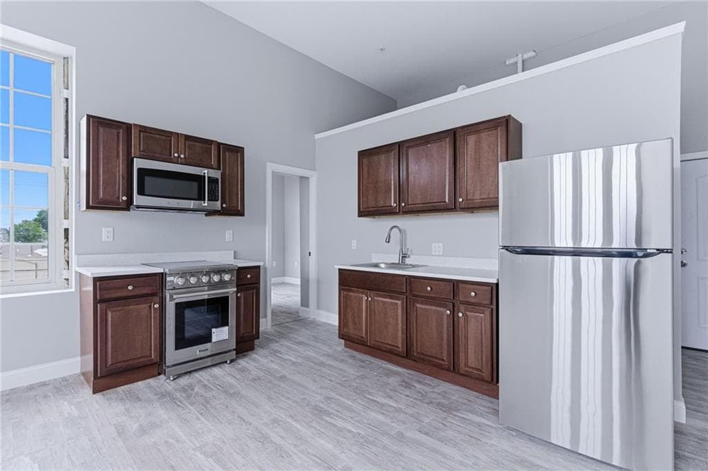 387 Broad Street - Photo 3