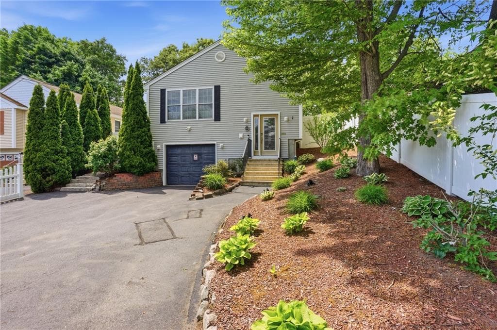 212 Lexington Avenue - Photo 2