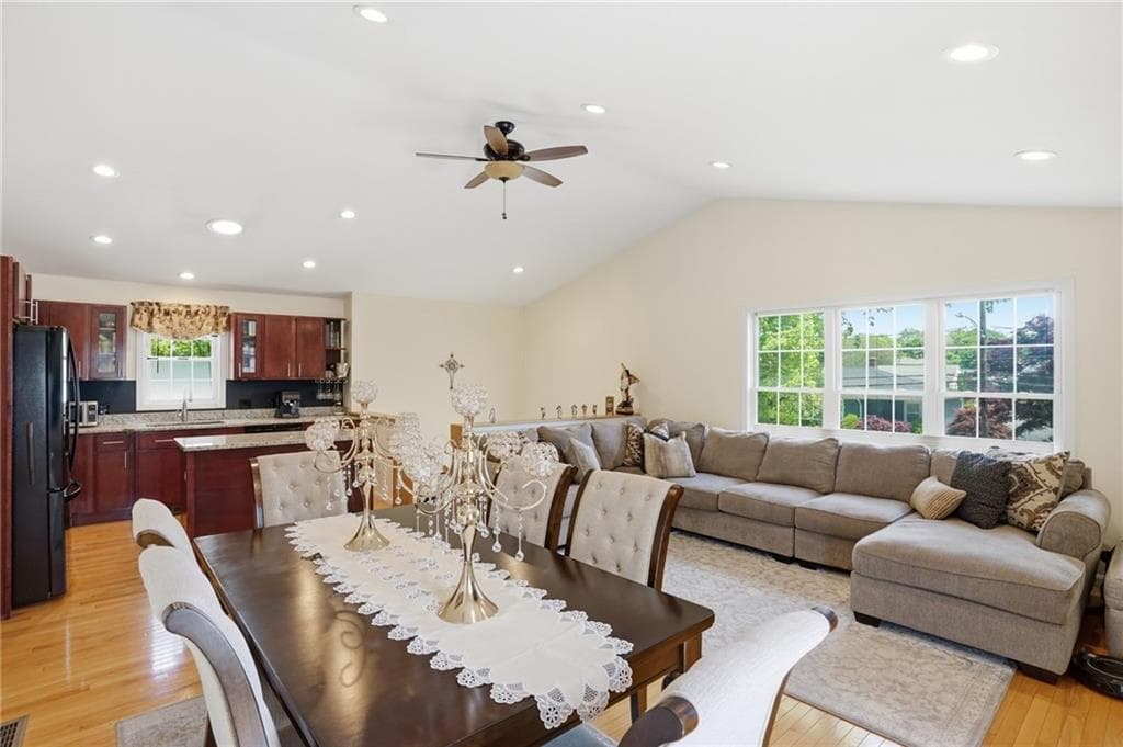 212 Lexington Avenue - Photo 3