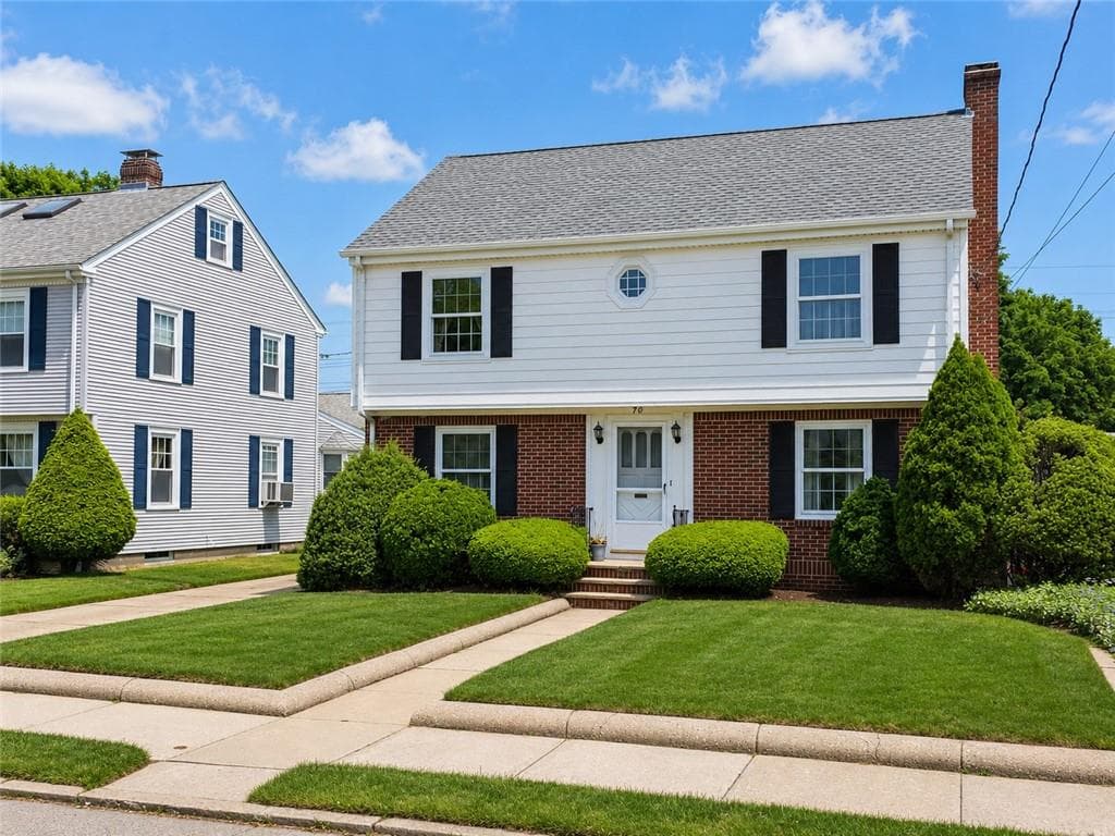 70 Floral Park Boulevard - Photo 2