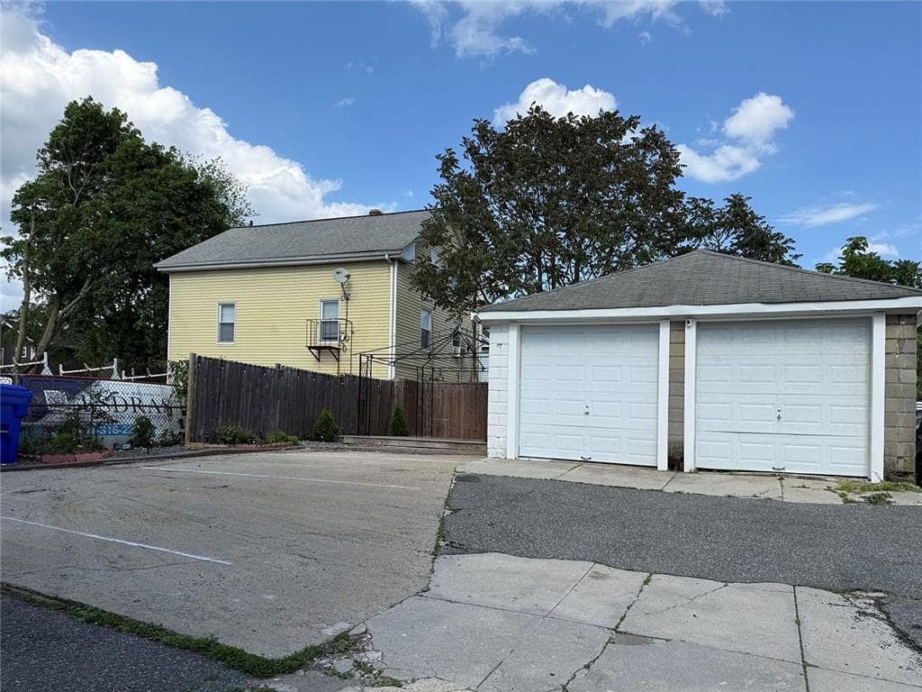 77 Julian Street - Photo 2