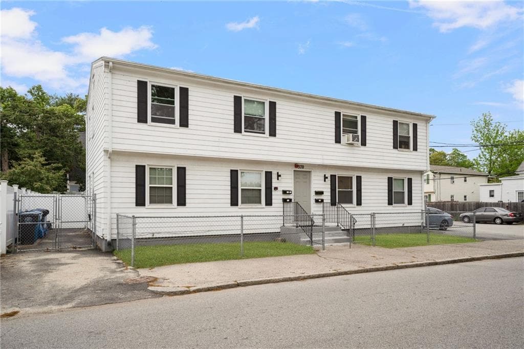 370 Montgomery Avenue - Photo 2