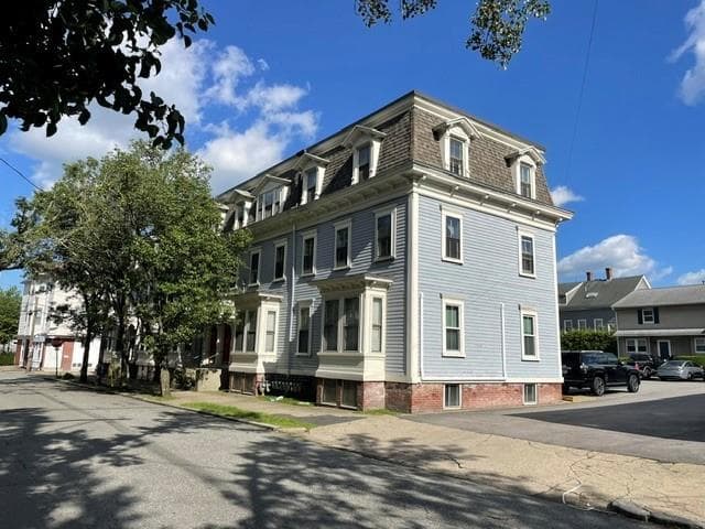 358 Carpenter Street #9