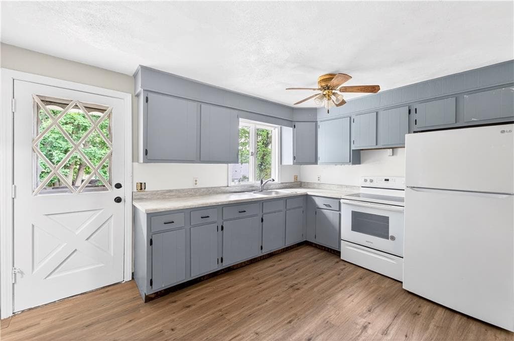 140 lawrence Street - Photo 3