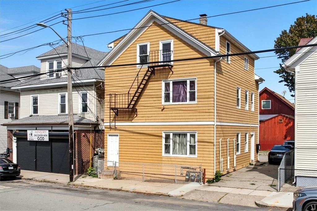 555 Branch Avenue - Photo 2