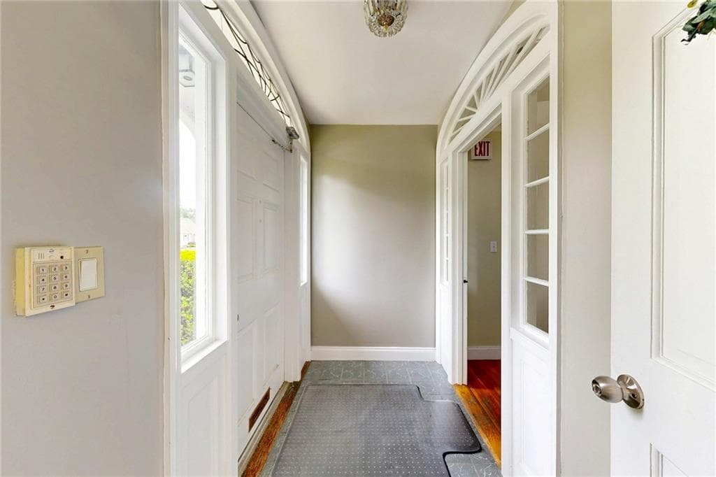 873 Warwick Avenue - Photo 5