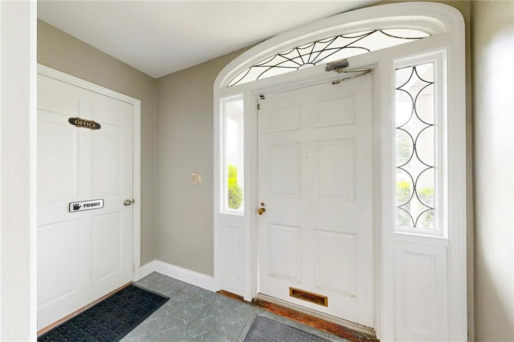 873 Warwick Avenue - Photo 4