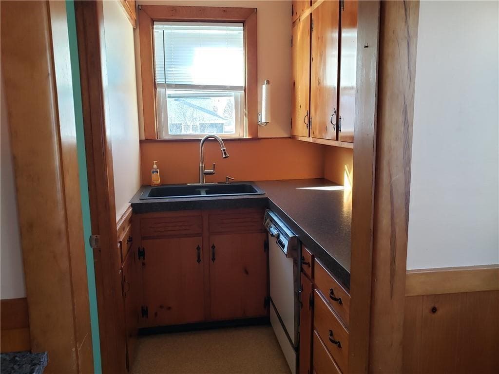 40 East Barrows Street #2 - Photo 5