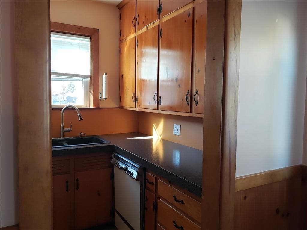 40 East Barrows Street #2 - Photo 4