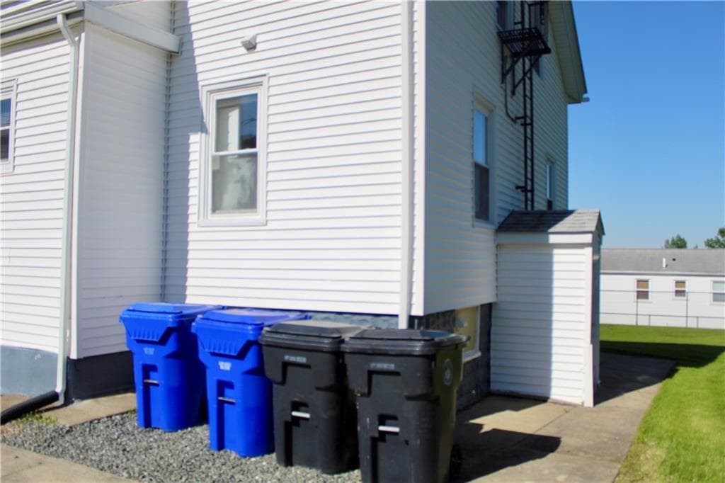 204 Lewis Street - Photo 3