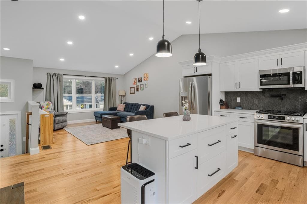 294 East Greenwich Avenue - Photo 4