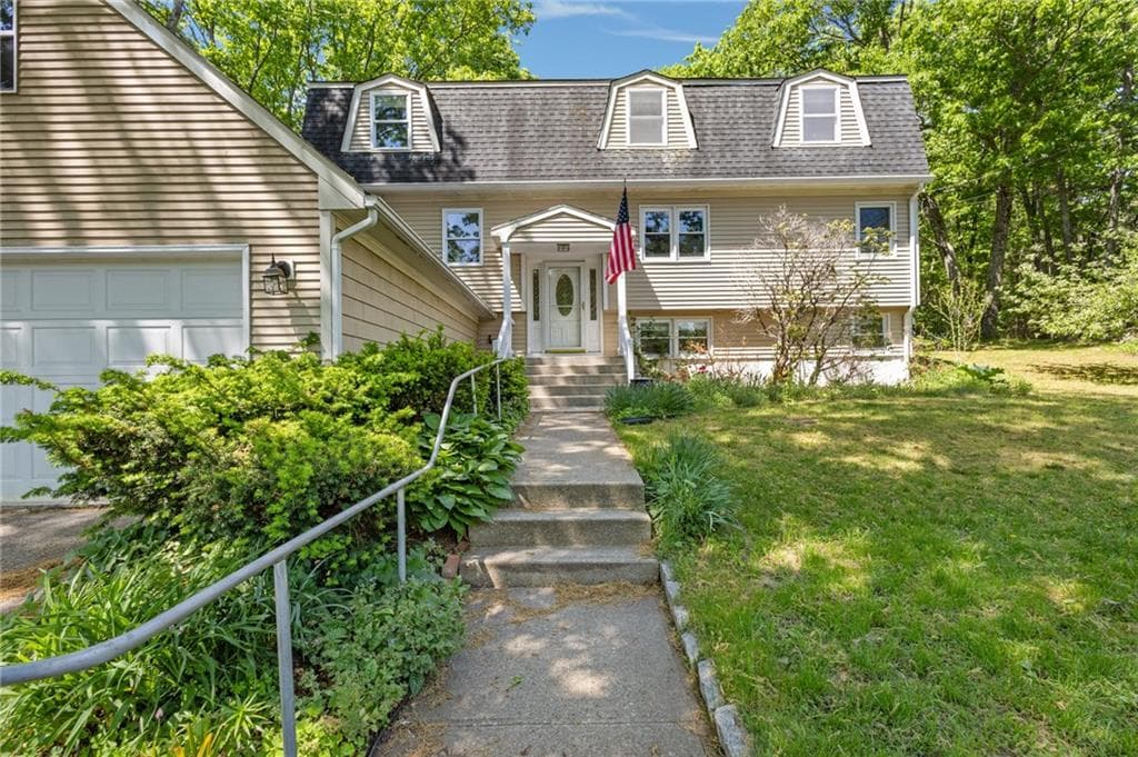 416 Farnum Pike - Photo 2