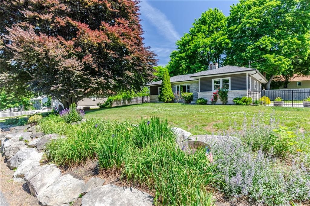 18 Hattie Avenue - Photo 2