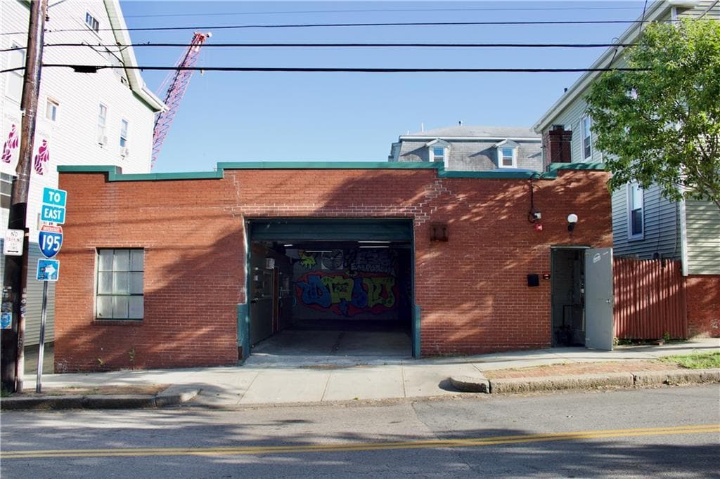 667 Wickenden Street - Photo 2