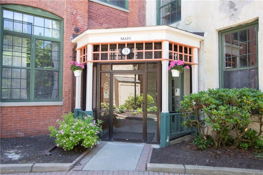 15 Higgins Street