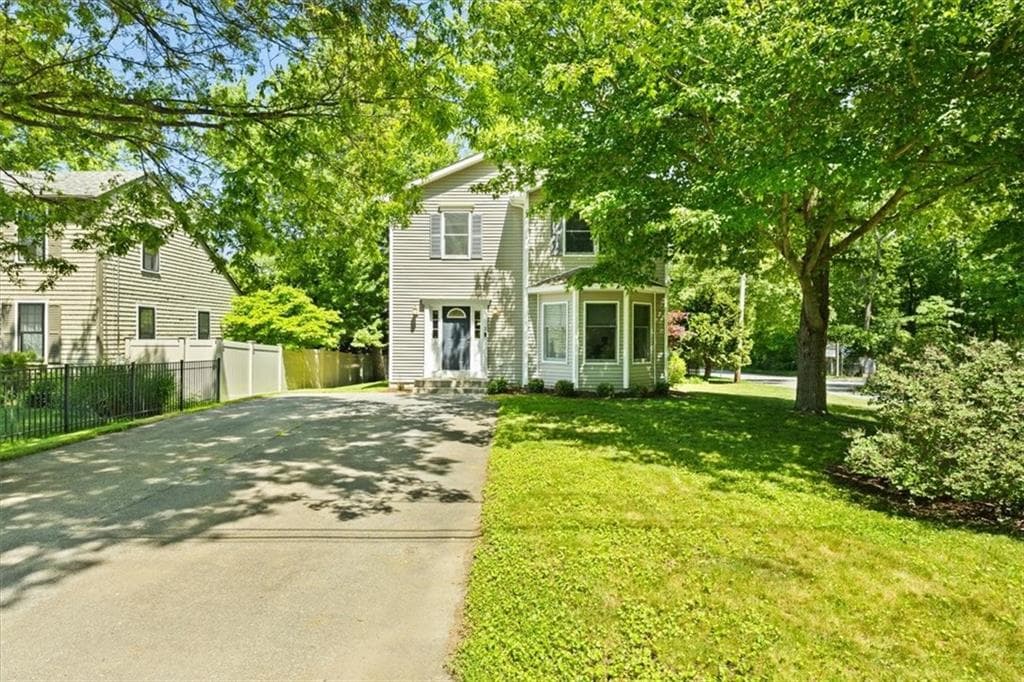 2 Lafayette Drive