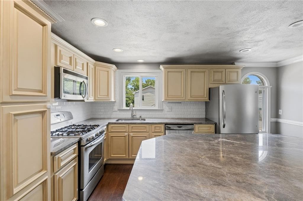 1310 Douglas Avenue - Photo 3