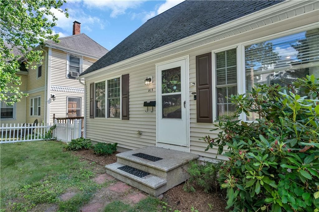 815 Elm Street - Photo 3