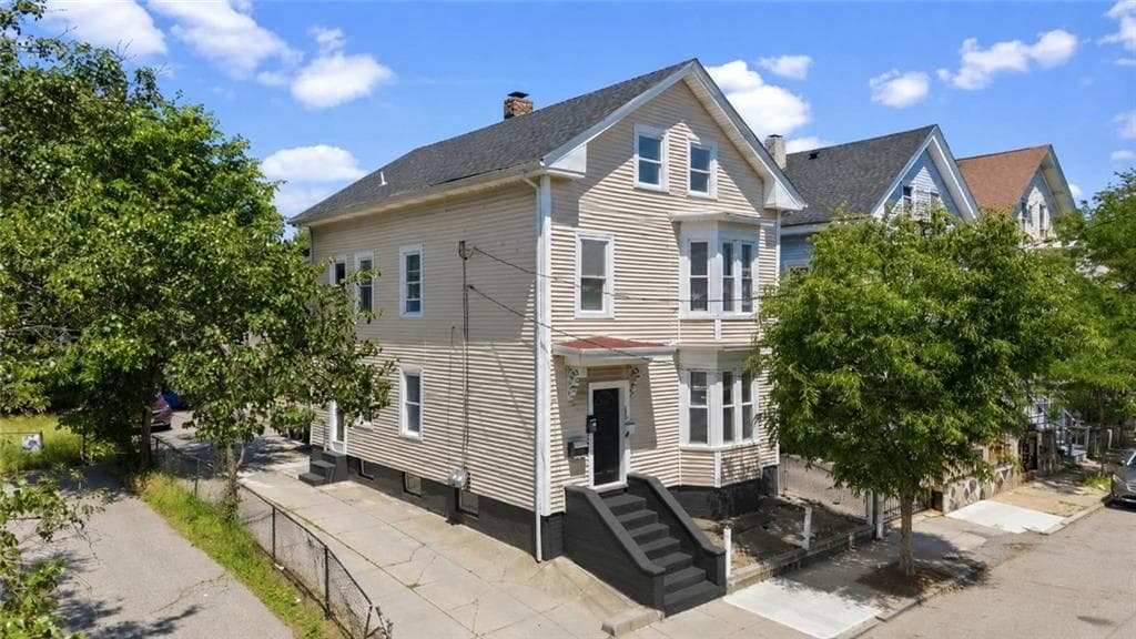 195 Bellevue Avenue