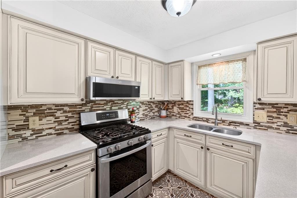 143 Oak Park Drive - Photo 3