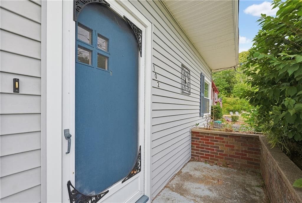 102 Grace Avenue - Photo 3