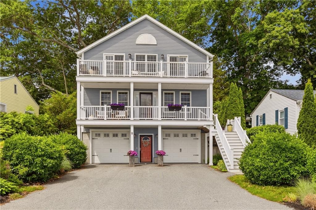 11 King Philip Avenue