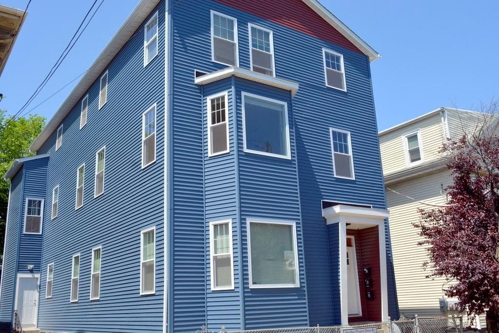 213 Carpenter Street