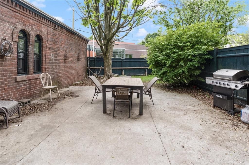 369 Thayer Street - Photo 4