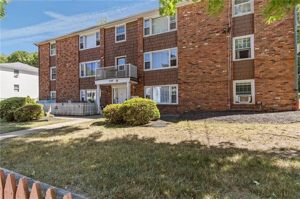 339 Privilege Street - Photo 3