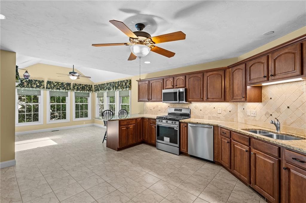 125 West Road - Photo 5