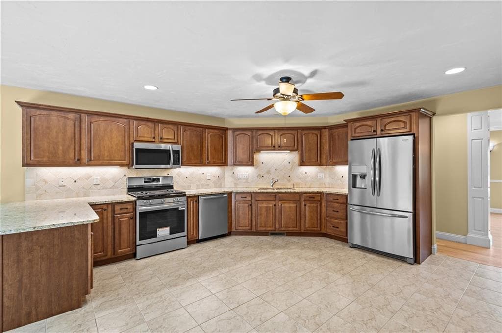 125 West Road - Photo 4